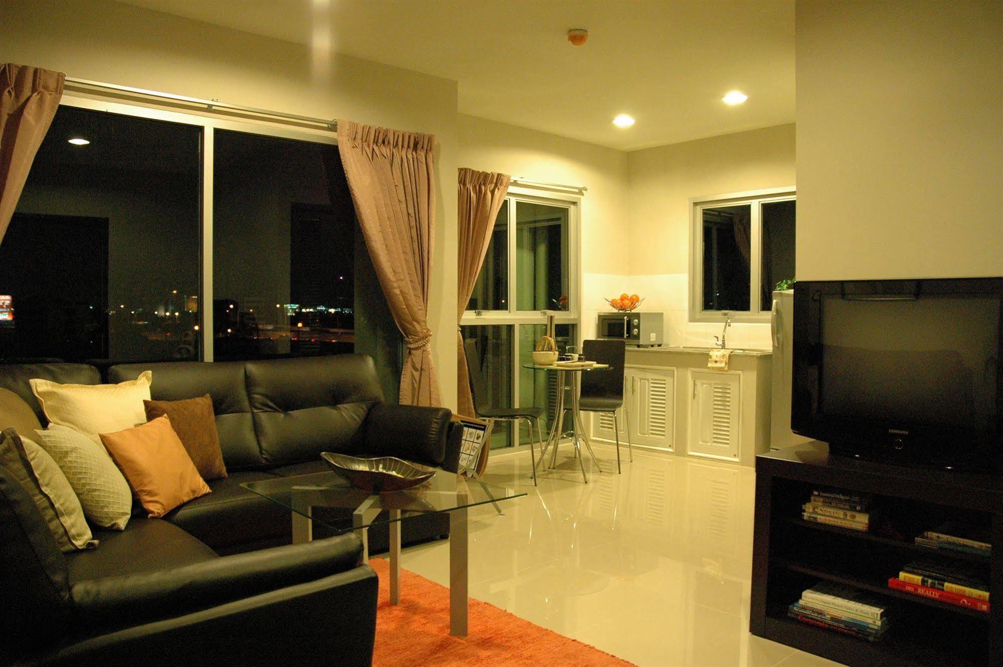 Bangkok Living Aparthotel Exterior photo