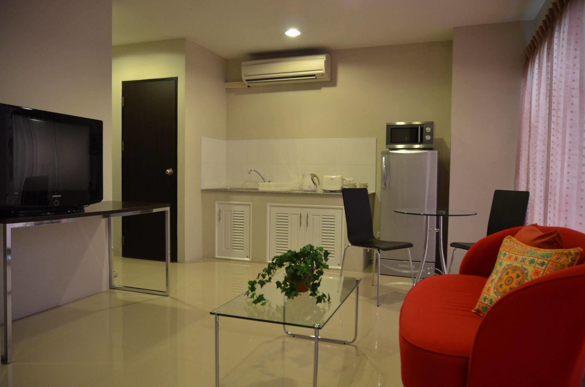 Bangkok Living Aparthotel Exterior photo