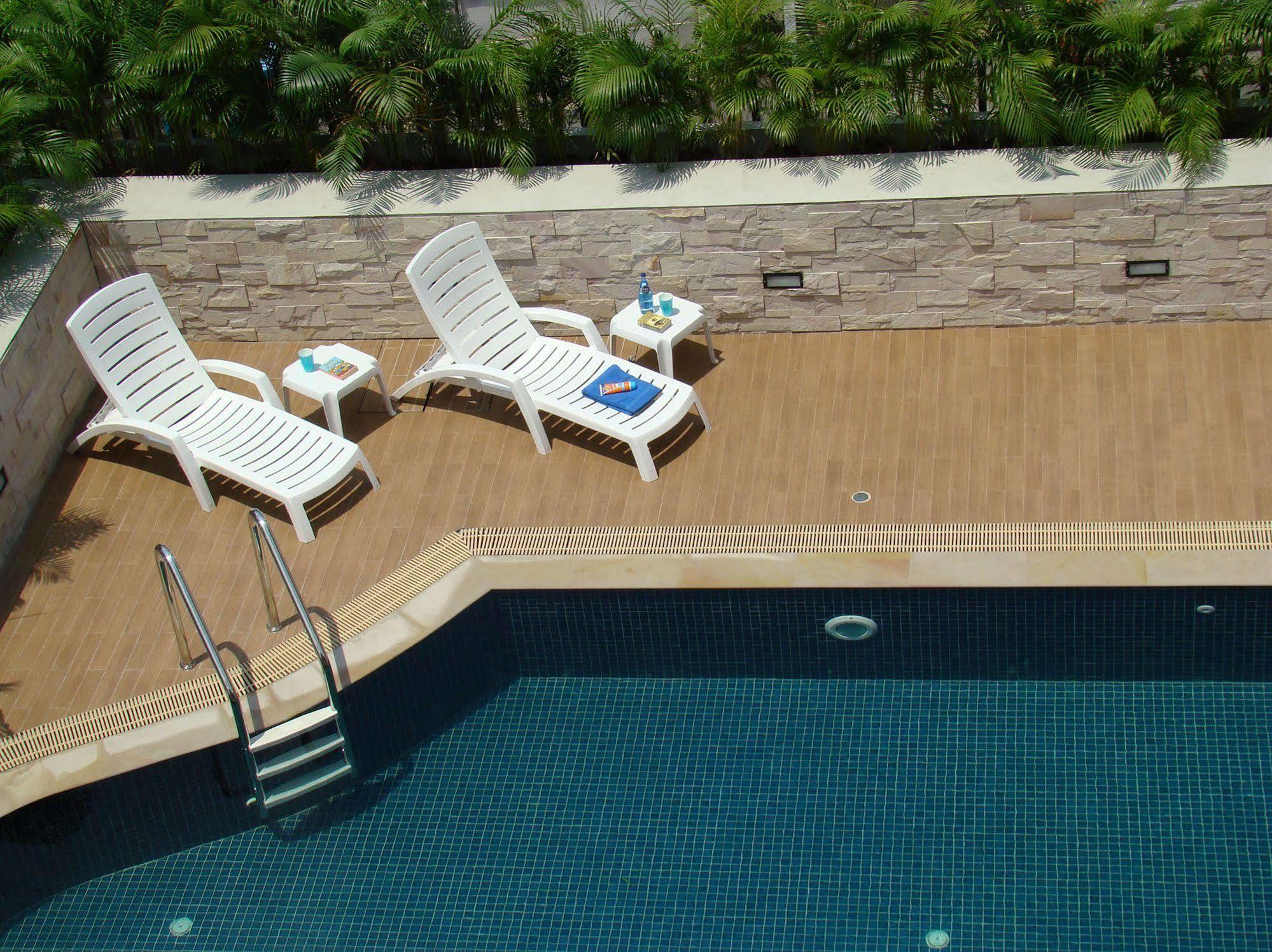 Bangkok Living Aparthotel Exterior photo